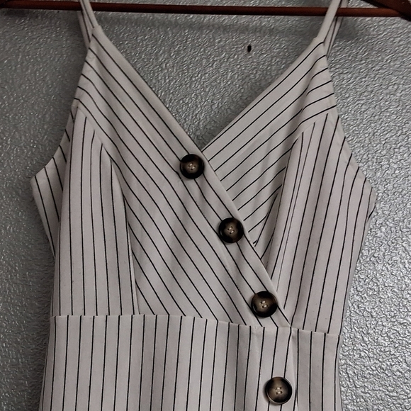 Fun Summer White Dress With Black Stripes & A Criss Cross Bodice   Size L - Picture 8 of 14